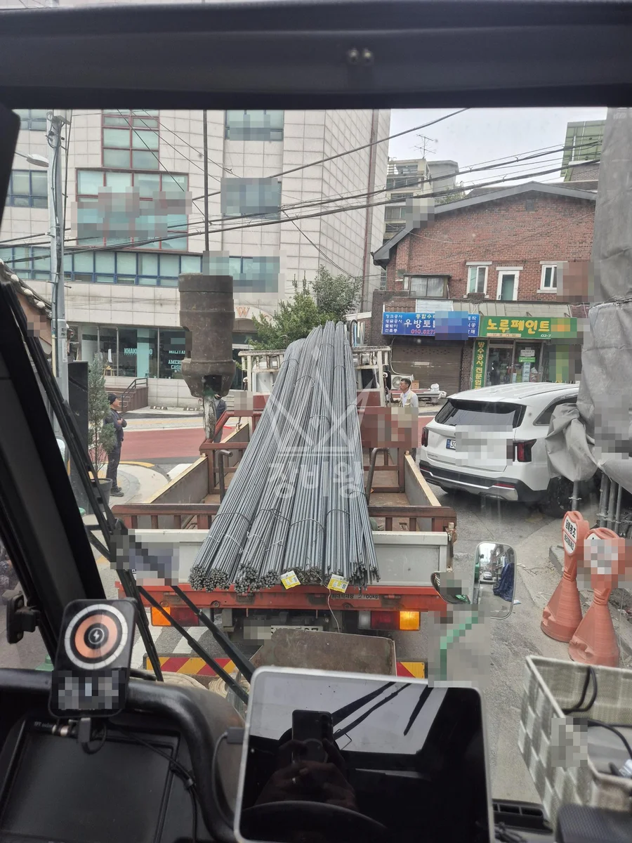 서울 성북구 삼선동2가 크레인 자재 양중 작업 현장