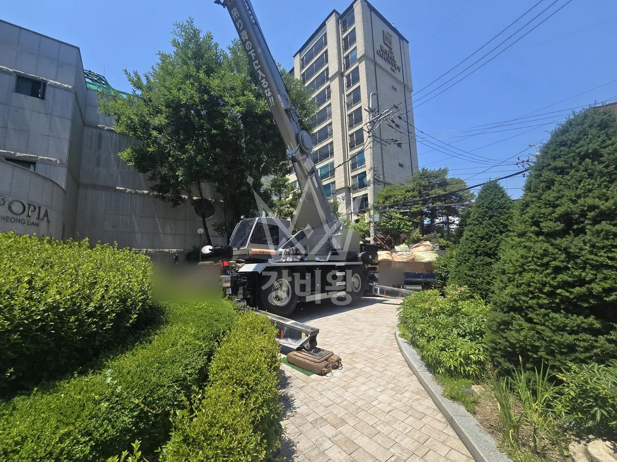 서울 은평구 신사동 크레인 자재 양중 작업 현장