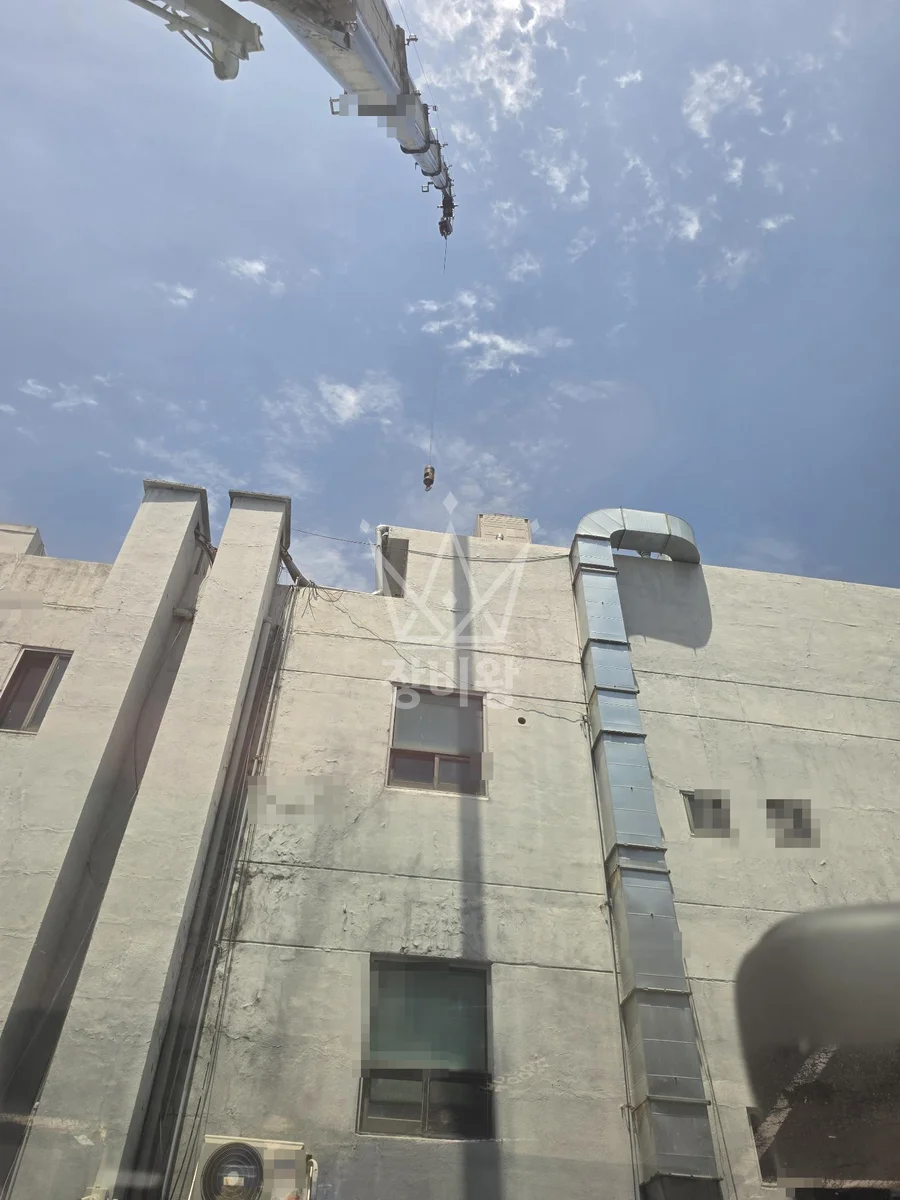 전남 진도군 지산면 앵무리 크레인 컨테이너 이동 작업 현장