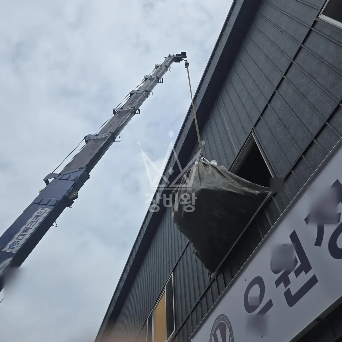울산 북구 신천동 크레인 유리 작업 현장