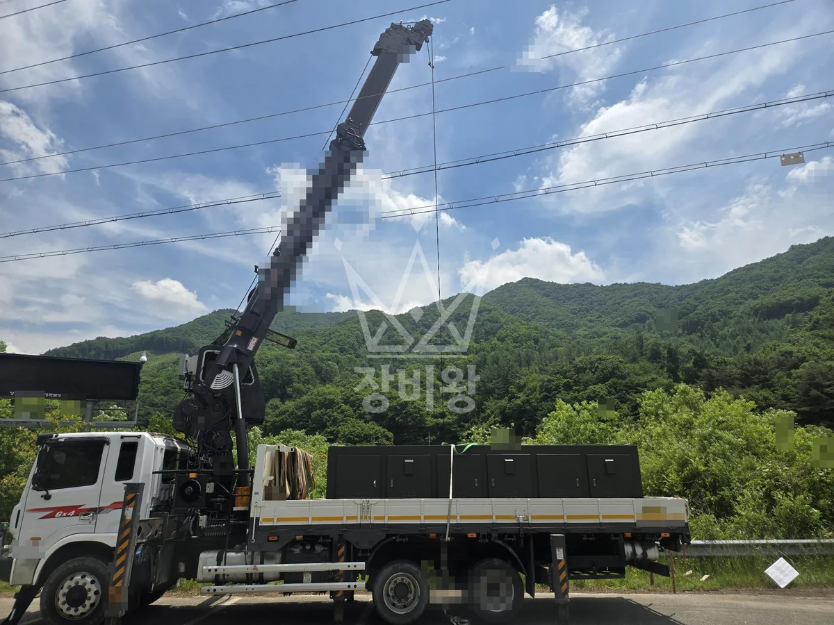 부산 사상구 덕포동 크레인 유리 작업 현장