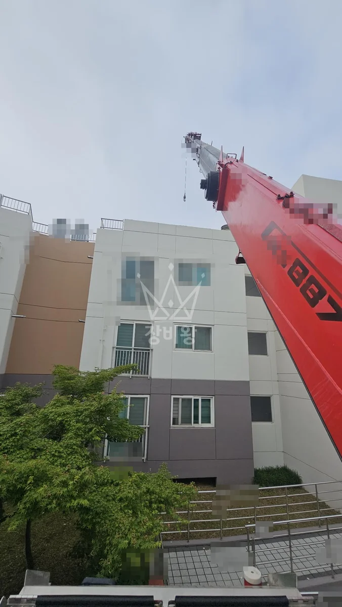전남 여수시 학용동 크레인 중량물 인양 작업 현장