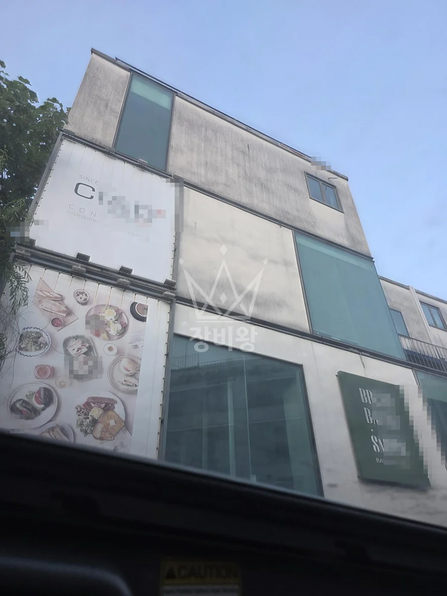 서울 종로구 장사동 크레인 유리 작업 현장