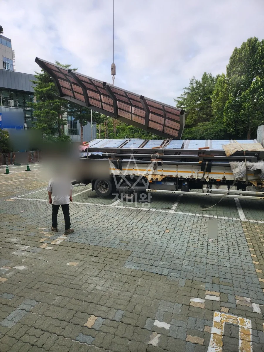광주 광산구 삼거동 크레인 유리 작업 현장
