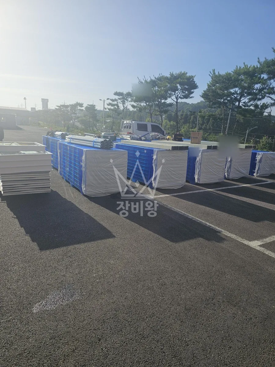 전남 여수시 월하동 크레인 컨테이너 이동 작업 현장