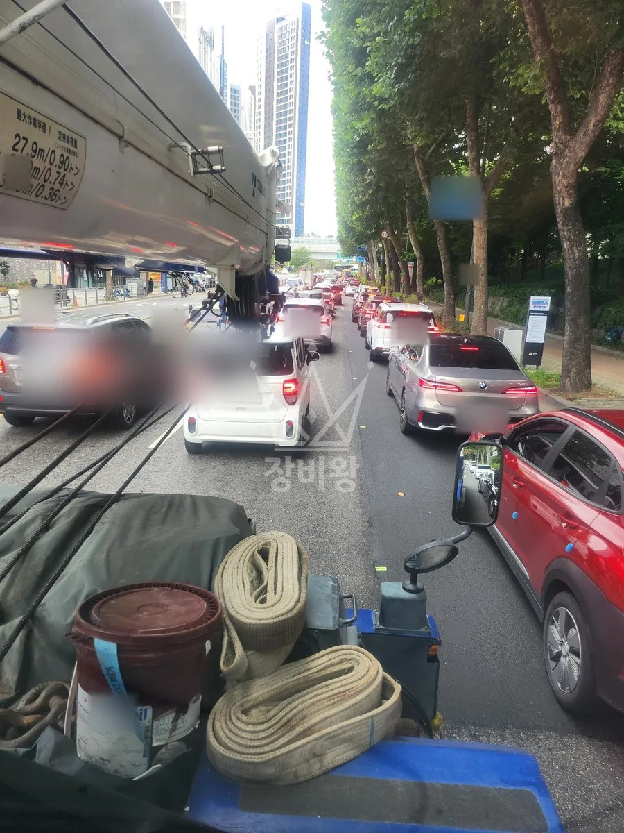서울 용산구 산천동 크레인 컨테이너 이동 작업 현장