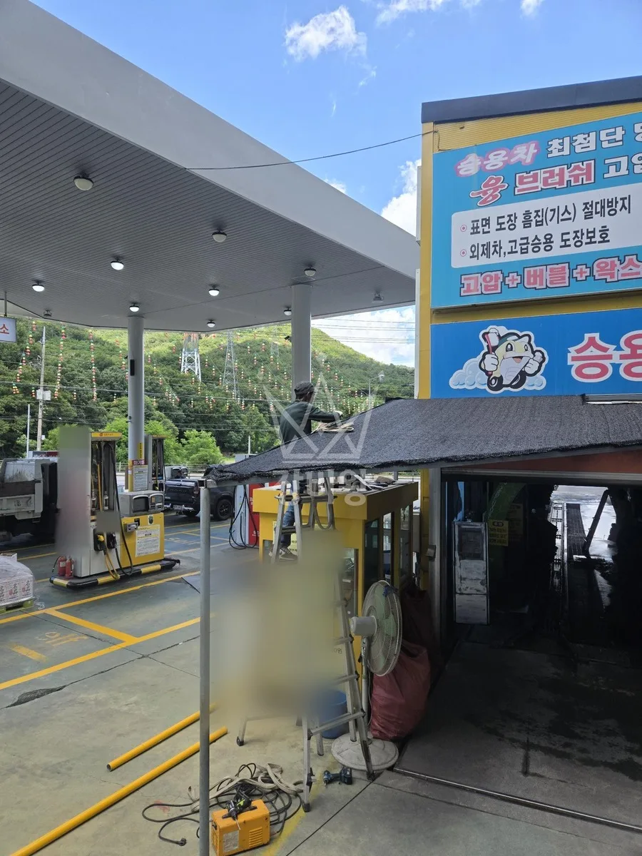 부산 남구 문현동 크레인 유리 작업 현장