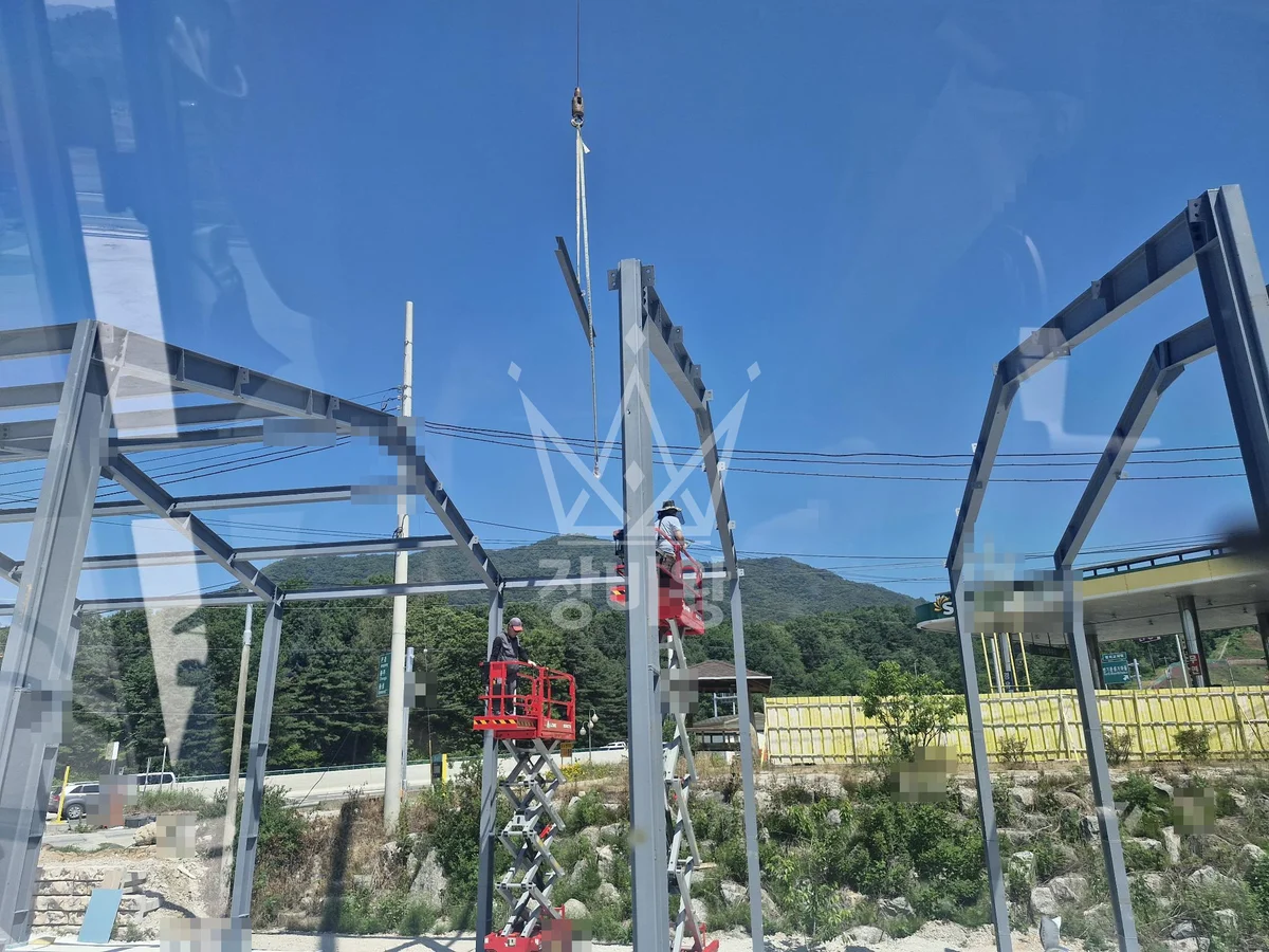 충북 청주시서원구 크레인 자재 양중 작업 현장