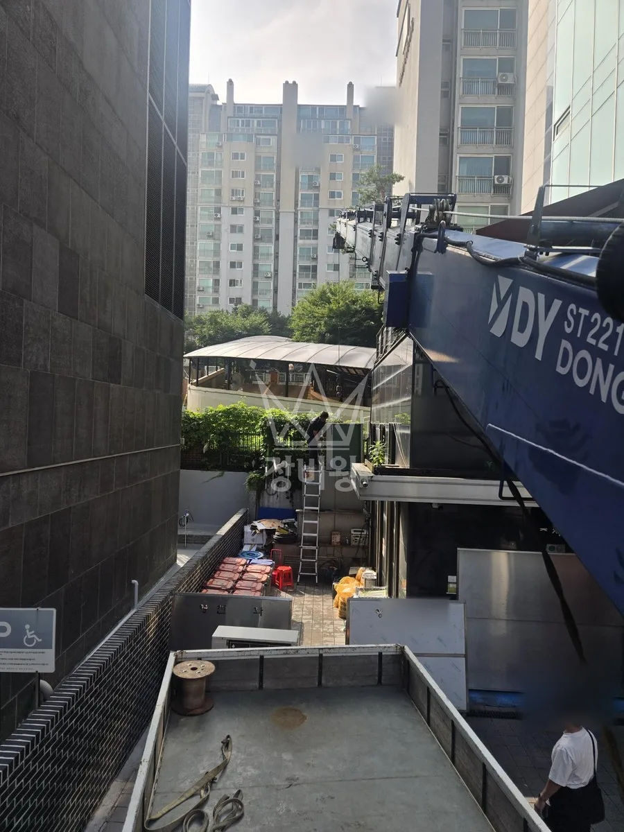 서울 용산구 산천동 크레인 조명 작업 현장
