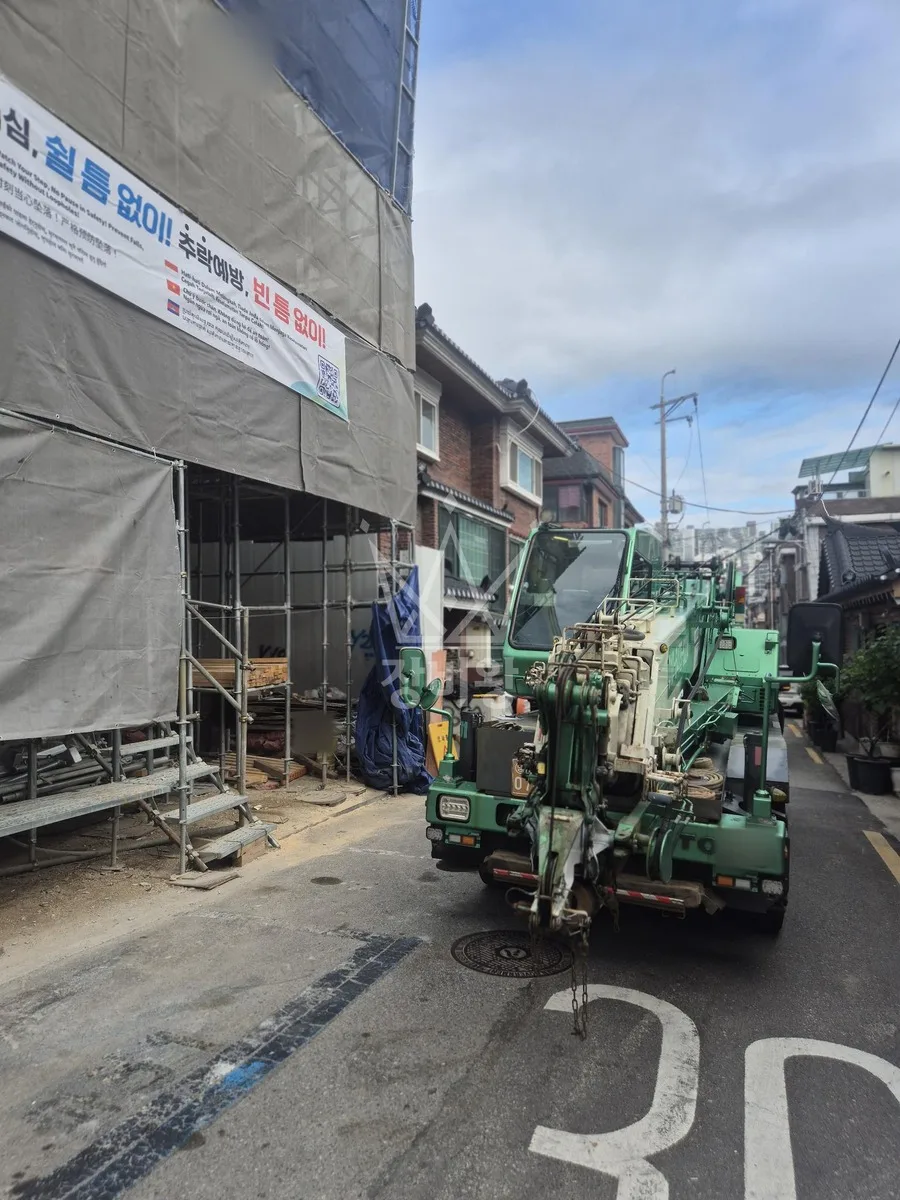 서울 성북구 돈암동 크레인 컨테이너 이동 작업 현장