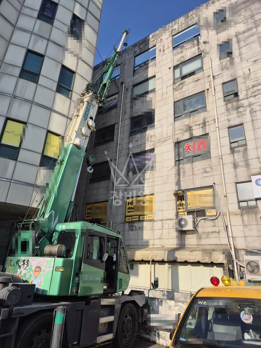 인천 남동구 수산동 크레인 컨테이너 이동 작업 현장