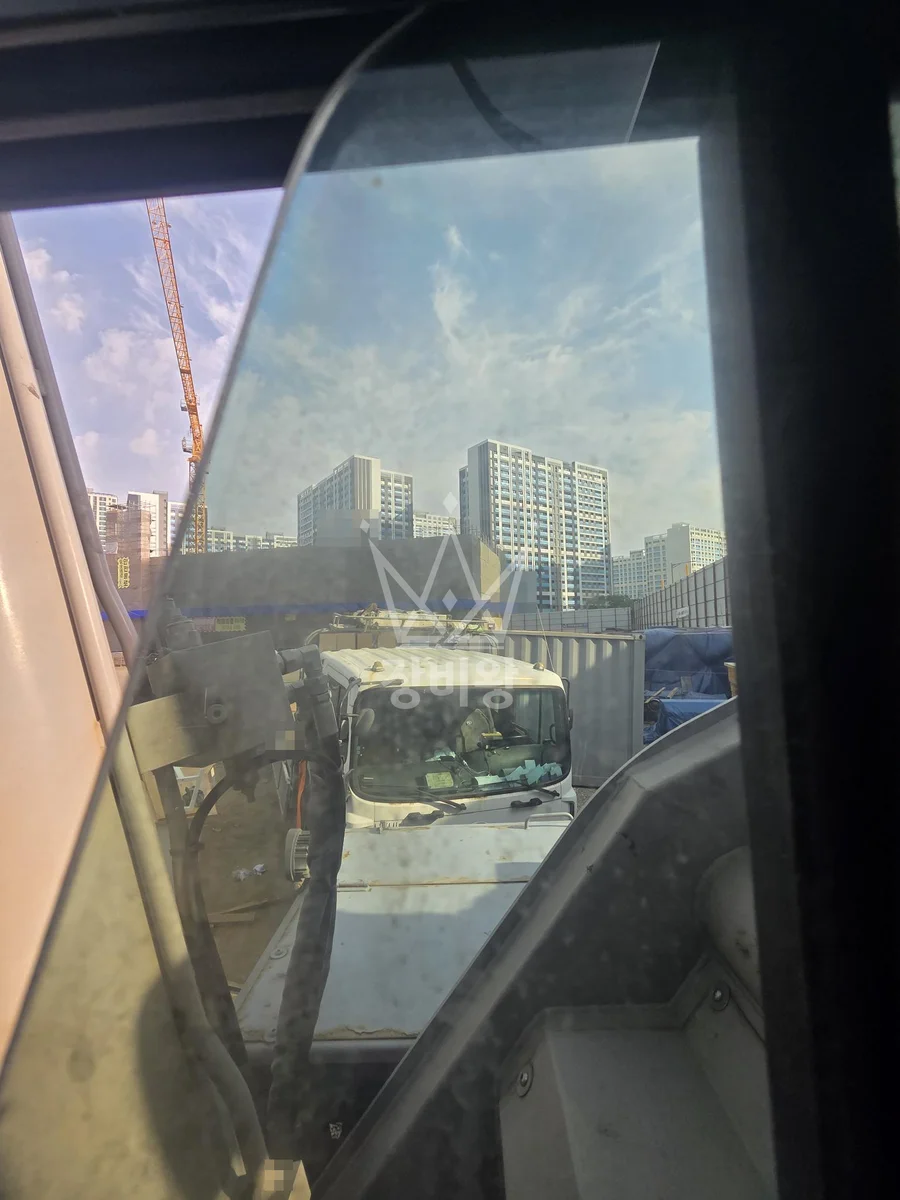 인천 부평구 십정동 크레인 유리 작업 현장