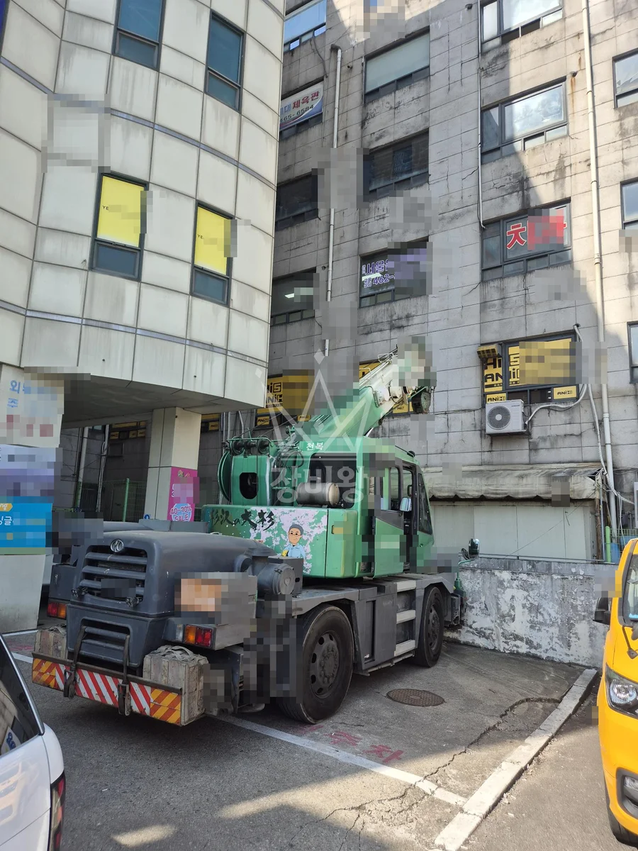 인천 남동구 수산동 크레인 유리 작업 현장